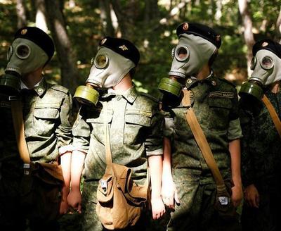 戰(zhàn)斗民族不是被空喊出來的，俄羅斯少年軍校為戰(zhàn)爭做準(zhǔn)備
